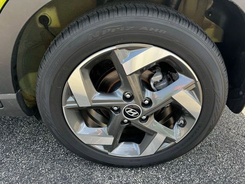Certified 2024 Hyundai Venue SEL FWD image 15