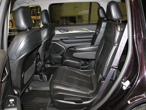 Certified 2022 Jeep Grand Cherokee L Limited AWD/4WD image 27