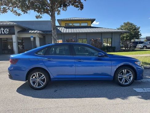 Used 2024 Volkswagen Jetta SE image 8