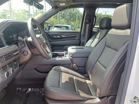 Used 2024 GMC Yukon XL Denali w/ Advanced Technology Package AWD/4WD image 18