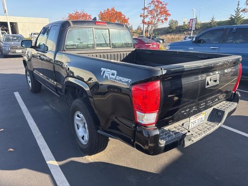 Certified 2017 Toyota Tacoma SR w/ SR Convenience Package image 4