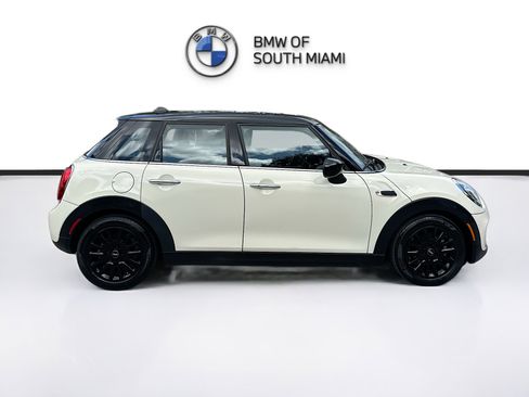 Used 2020 MINI Cooper 4-Door Hardtop w/ Storage Package image 8
