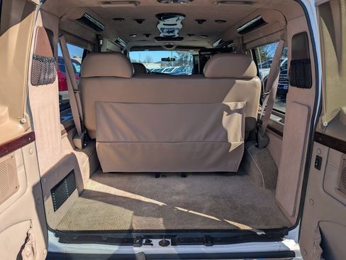 Used 2004 Ford E-150 and Econoline 150 image 6