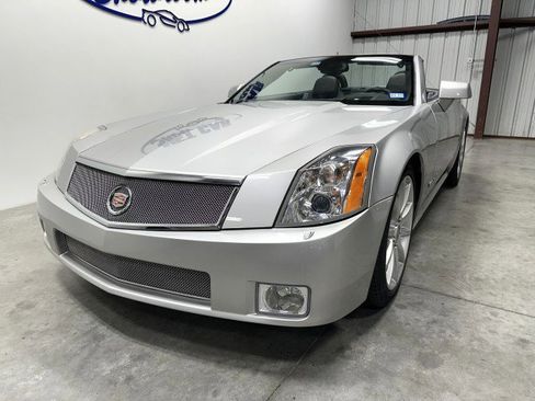 Used 2006 Cadillac XLR V image 12