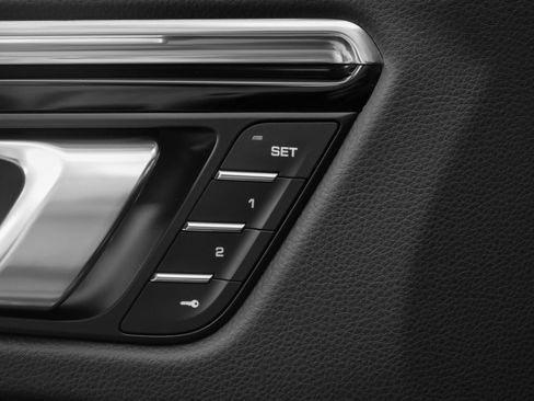 Used 2025 Porsche Macan image 25