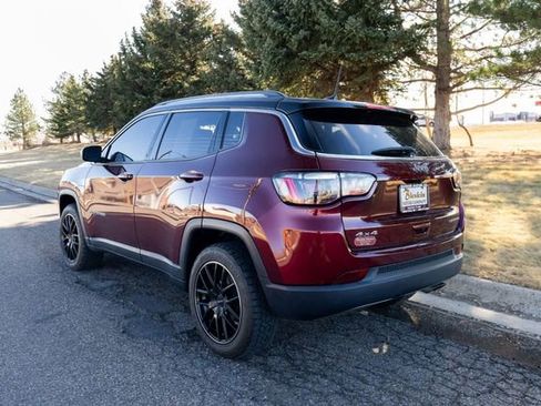 Used 2022 Jeep Compass Limited image 7