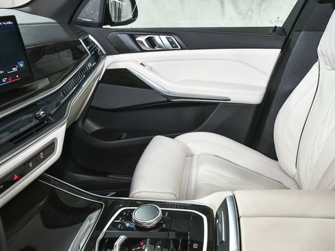 Used 2024 BMW X5 xDrive40i w/ M Sport Package AWD/4WD image 53