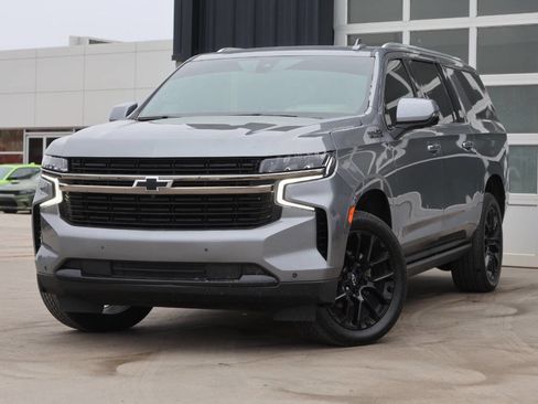 Used 2022 Chevrolet Suburban High Country image 3