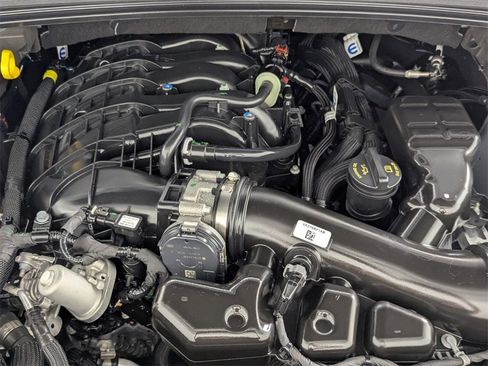 Used 2025 Jeep Grand Cherokee Limited image 10