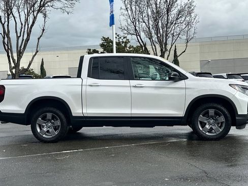 Used 2025 Honda Ridgeline TrailSport image 3