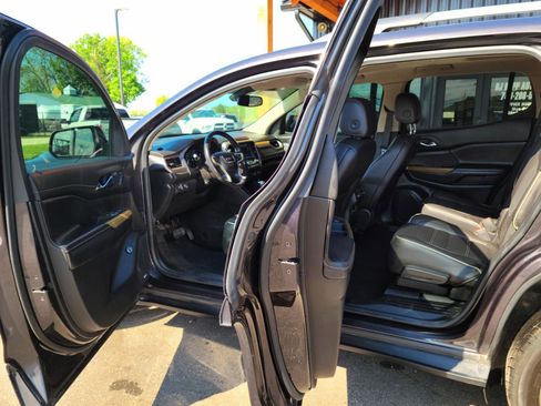 Used 2019 GMC Acadia Denali w/ Technology Package AWD/4WD image 7