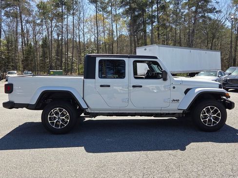 New 2026 Jeep Gladiator Sport AWD/4WD image 13