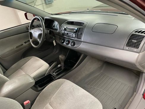 Used 2004 Toyota Camry LE image 16