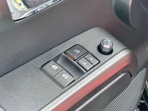Used 2016 Toyota Tacoma TRD Sport w/ Premium & Technology Package AWD/4WD image 17