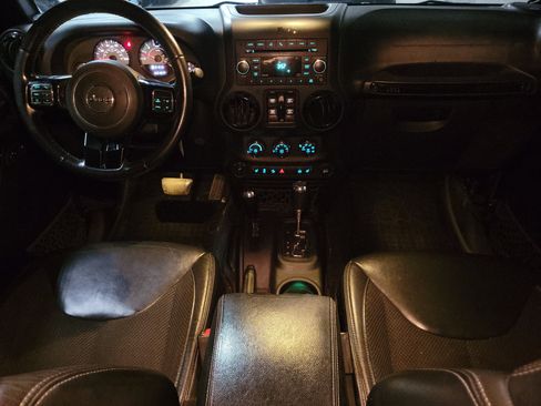 Used 2017 Jeep Wrangler Unlimited Sahara image 12