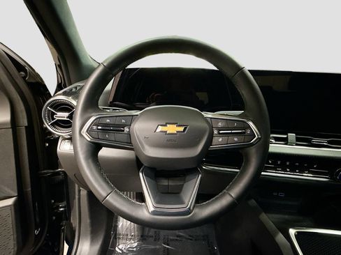 Used 2025 Chevrolet Equinox LT FWD image 13