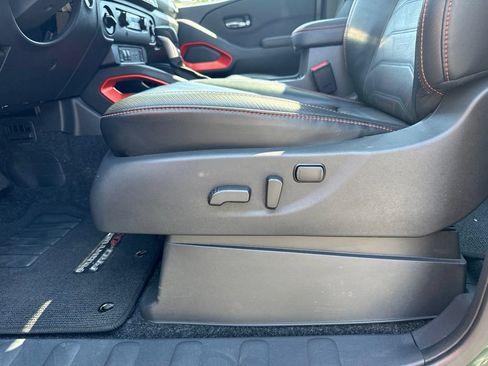 Used 2025 Nissan Frontier PRO-4X w/ Pro Premium Package AWD/4WD image 17