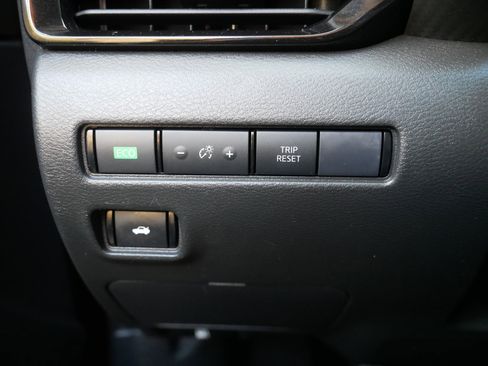 Certified 2023 Nissan Sentra SV FWD image 26