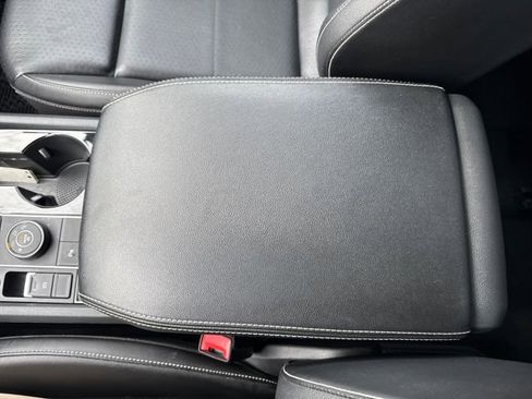 Certified 2022 Volkswagen Atlas SEL R-Line image 30