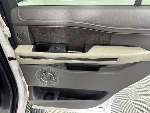 Used 2019 Ford Expedition Limited w/ Equipment Group 301A AWD/4WD image 25