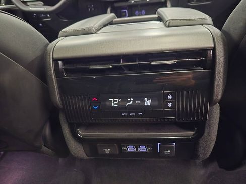 Used 2023 Jeep Wagoneer Series II image 37