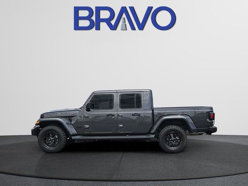Used 2025 Jeep Gladiator Sport AWD/4WD image 6