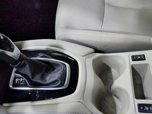 Certified 2018 Nissan Rogue Sport SL image 15