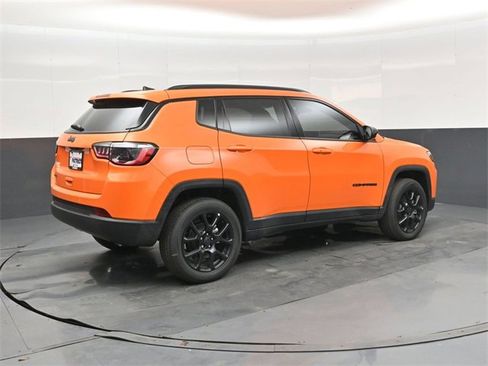 New 2026 Jeep Compass Latitude image 4
