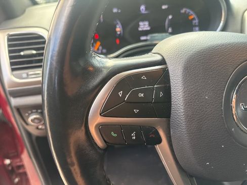 Used 2020 Jeep Grand Cherokee Laredo image 16