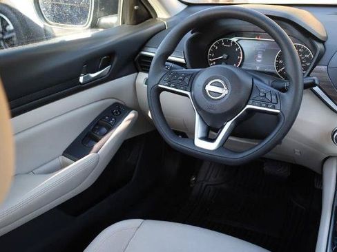 Certified 2025 Nissan Altima 2.5 SV FWD image 22