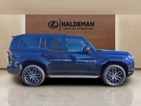 Used 2025 Lexus GX 550 image 6