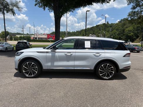 Used 2025 Lincoln Aviator Reserve w/ Luxury Package RWD image 7