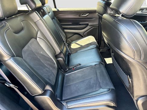 Used 2024 Jeep Grand Cherokee L Altitude image 28