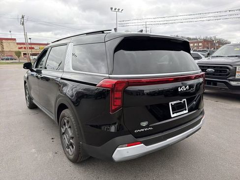 Used 2025 Kia Carnival EX FWD image 5