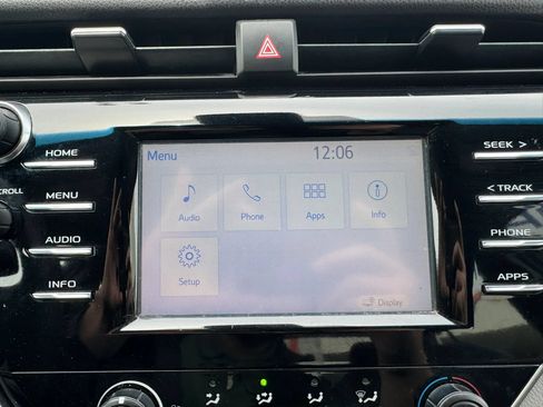 Used 2018 Toyota Camry LE FWD image 26