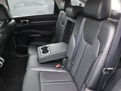 Used 2021 Kia Sorento S FWD image 17