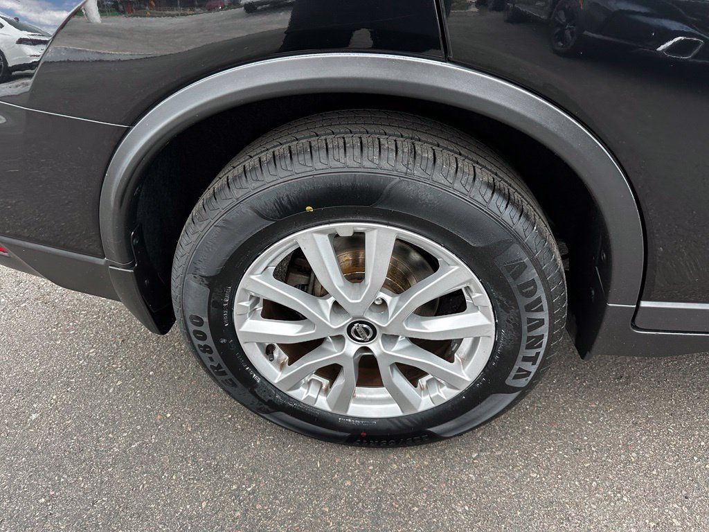 Used 2018 Nissan Rogue SV FWD image 13