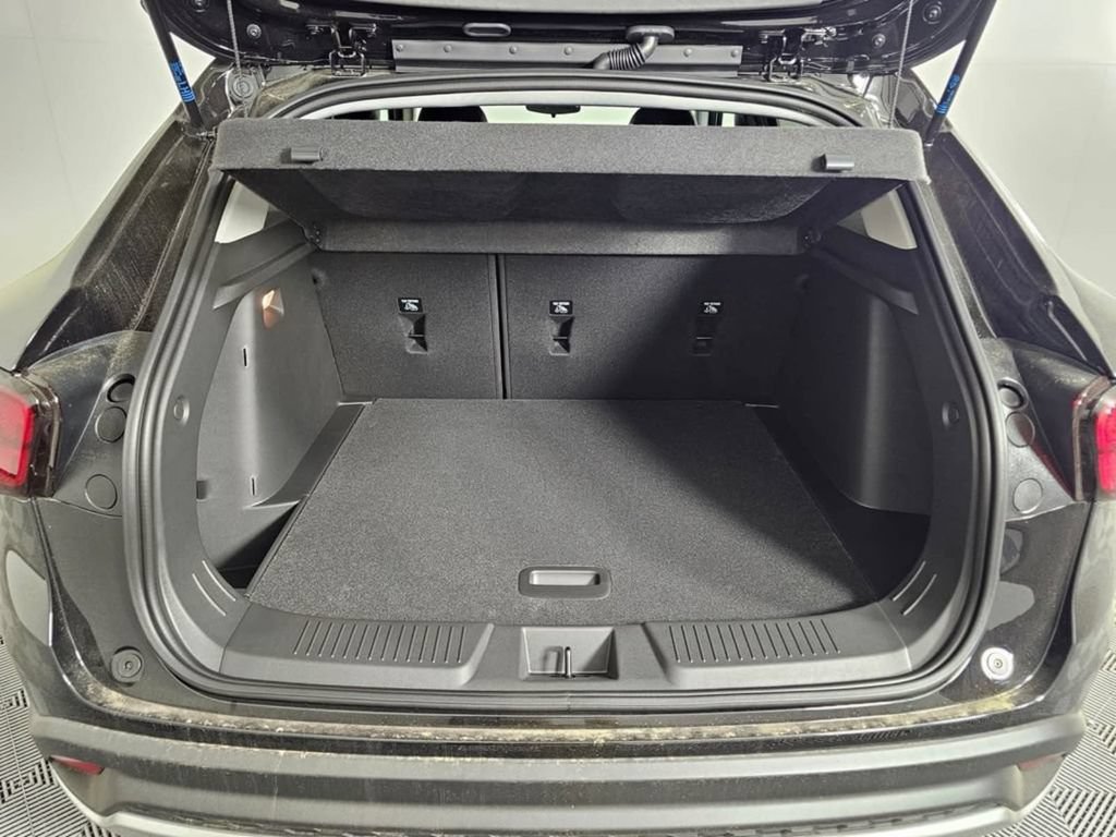 Used 2026 Chevrolet Trax LT w/ LT Convenience Package FWD image 16