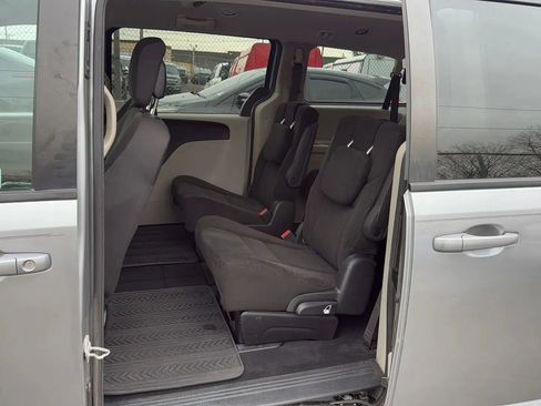 Used 2018 Dodge Grand Caravan SE image 26