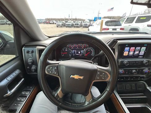 Used 2017 Chevrolet Silverado 1500 High Country image 32