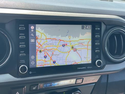 Used 2020 Toyota Tacoma TRD Sport w/ Technology Package RWD image 15
