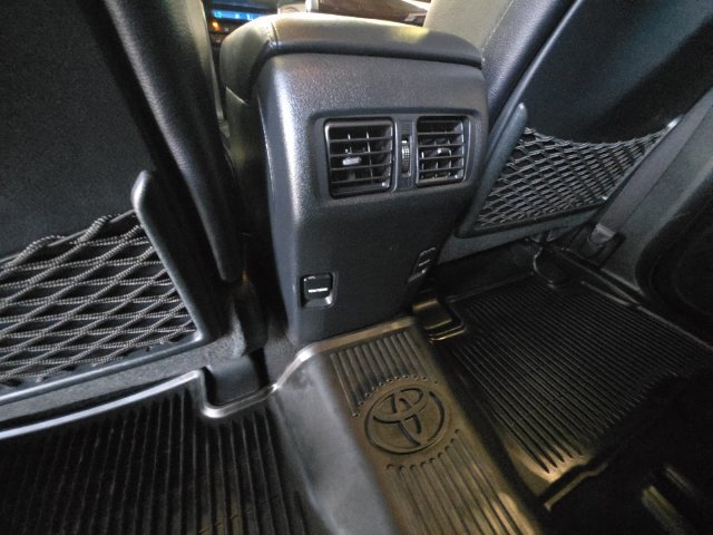 Used 2018 Toyota 4Runner Limited AWD/4WD image 29