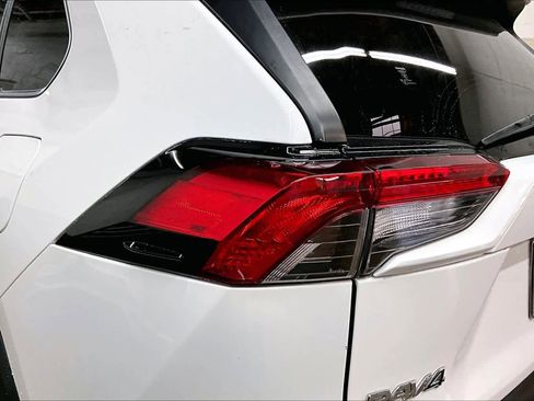 Used 2019 Toyota RAV4 XLE Premium w/ Cold Weather Package image 31