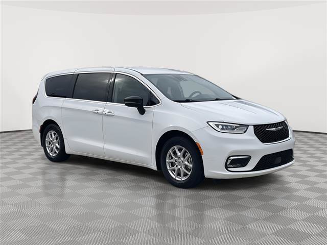 Used 2024 Chrysler Pacifica Touring-L FWD image 5