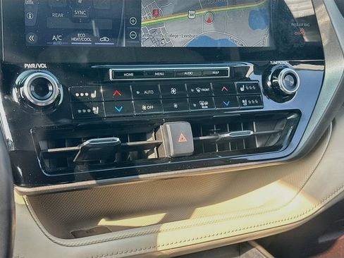 Used 2020 Toyota Highlander Limited FWD image 16