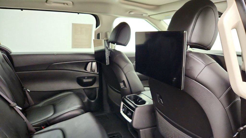 Used 2025 Kia Carnival SX FWD image 27