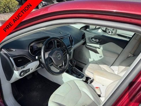 Used 2019 Jeep Cherokee Limited FWD image 5
