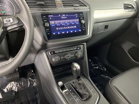 Used 2021 Volkswagen Tiguan SEL image 27