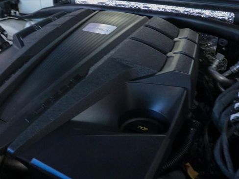 Used 2023 Porsche Macan S image 8