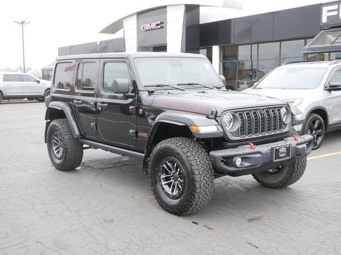 Used 2024 Jeep Wrangler Unlimited Rubicon AWD/4WD image 2